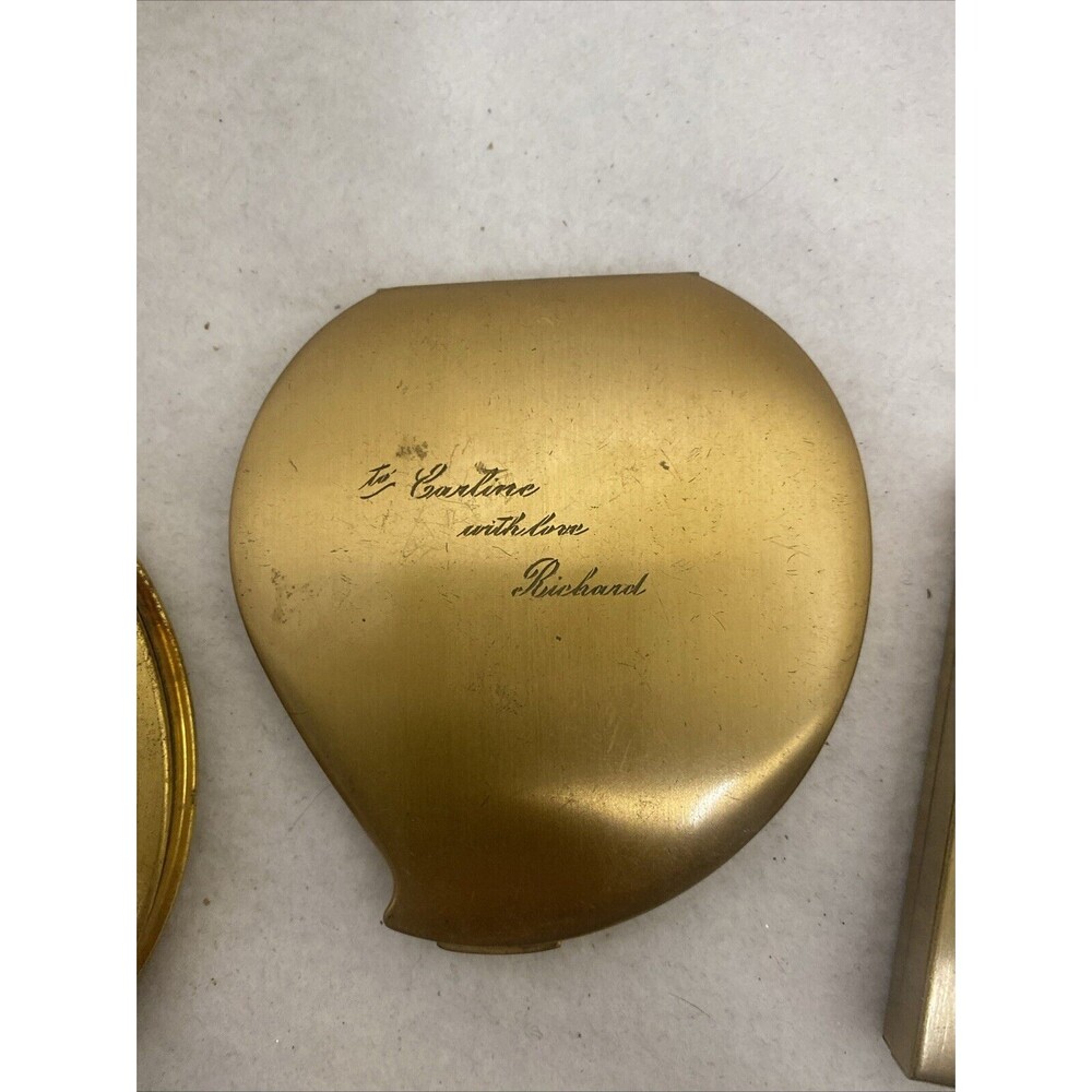Vintage Compact Powder & Mirror Round Gold Tone Floral Heart Pilcher Make Up - Picture 4 of 8